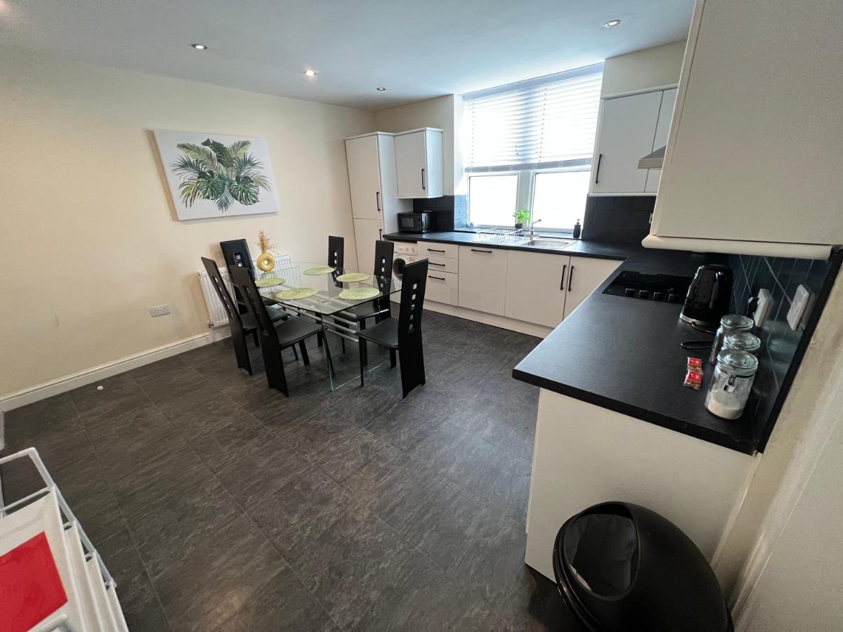 Spacious Ground Floor Suite Comfortably Sleeps Up To Eight Halifax Exterior foto