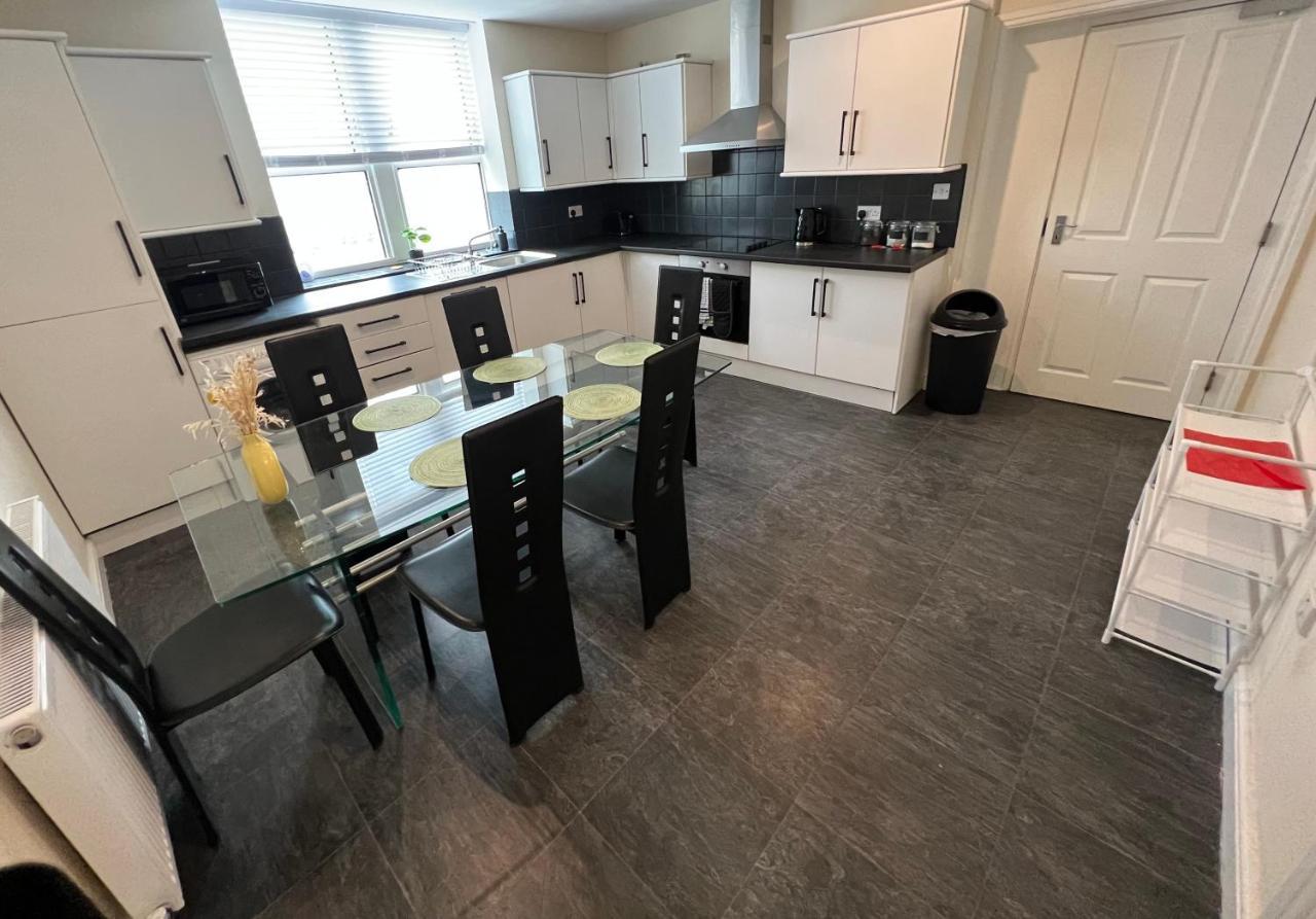 Spacious Ground Floor Suite Comfortably Sleeps Up To Eight Halifax Exterior foto
