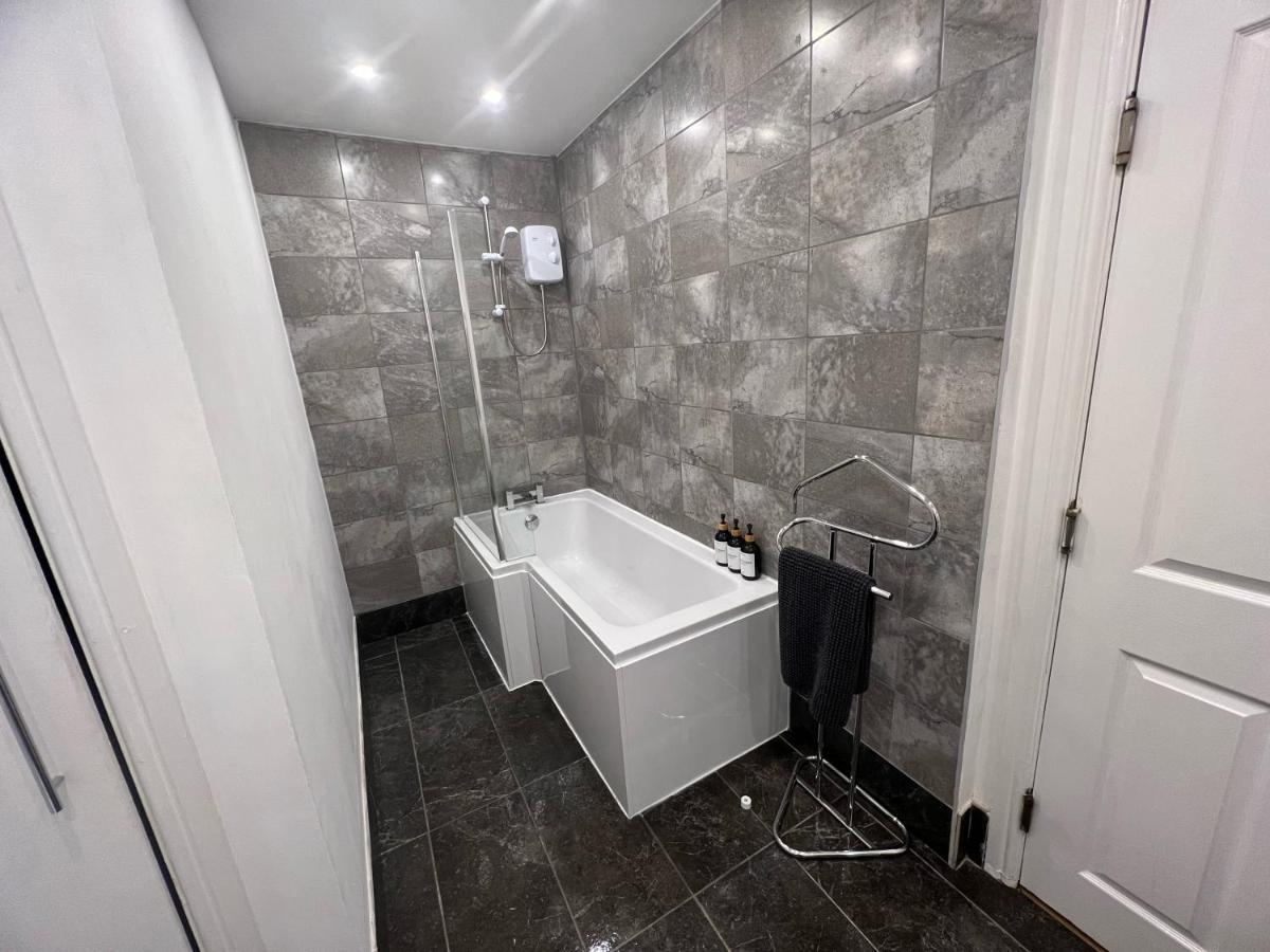 Spacious Ground Floor Suite Comfortably Sleeps Up To Eight Halifax Exterior foto